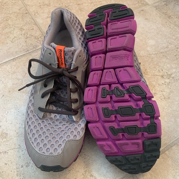 Reebok SmoothFlex Cushrun Gym Shoes, Size 10 - Picture 4 of 5